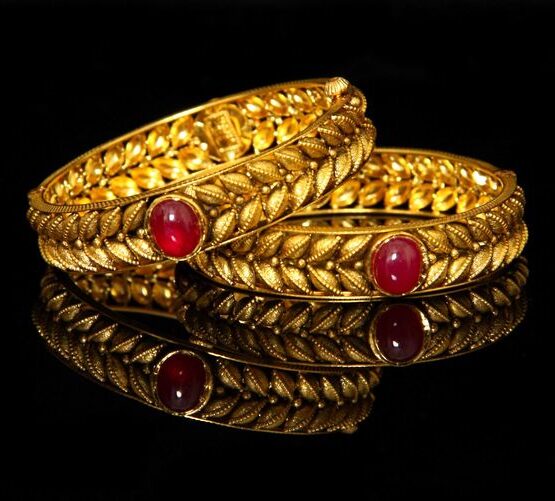 Tode & Patlya – Traditional Maharashtrian Broad Gold Bangles