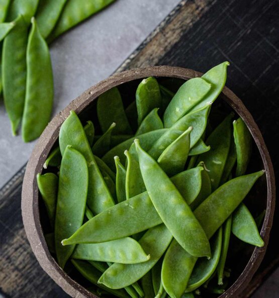 how to cook snow peas featured 555x592